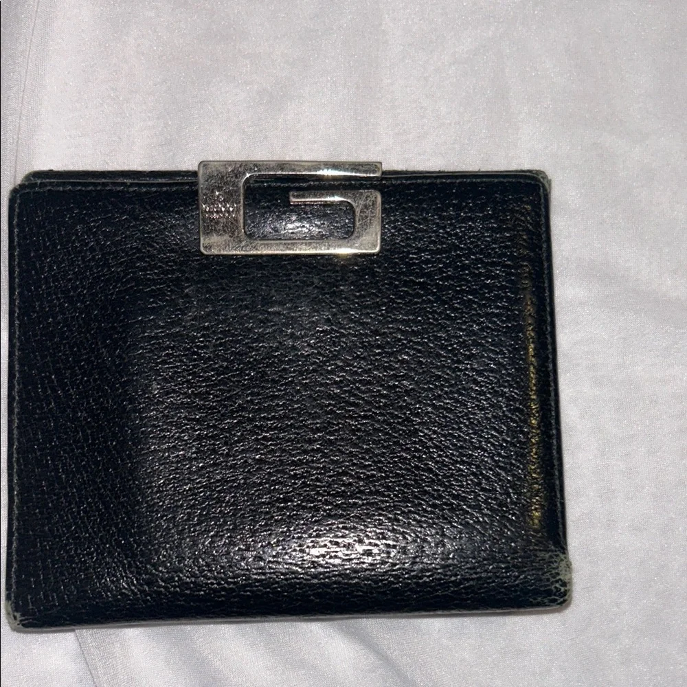 Authentic Vintage Gucci Black Grained Leather G Logo Bifold Wallet
